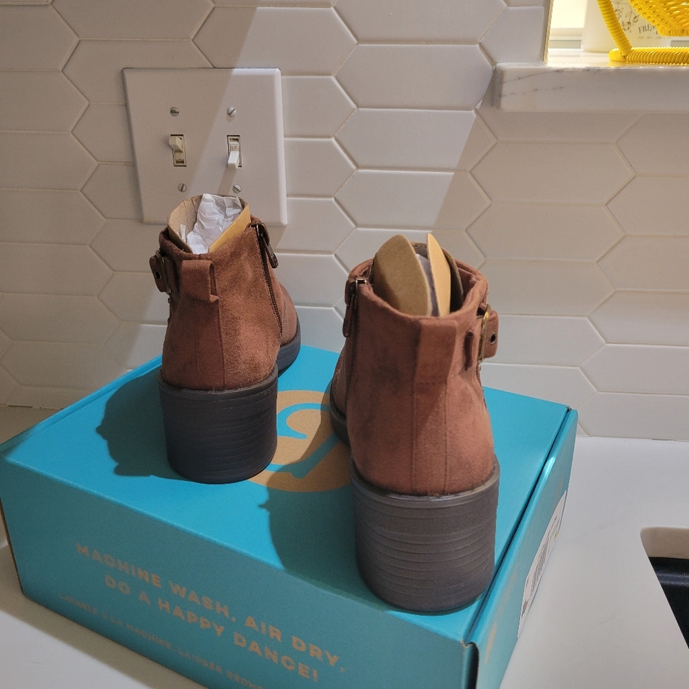 Booties - Picture 6 of 8